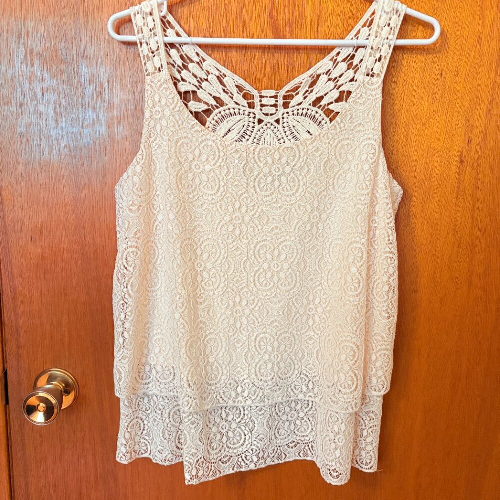 Suzy Shier Cream Lace Sleeveless Top - Size Small